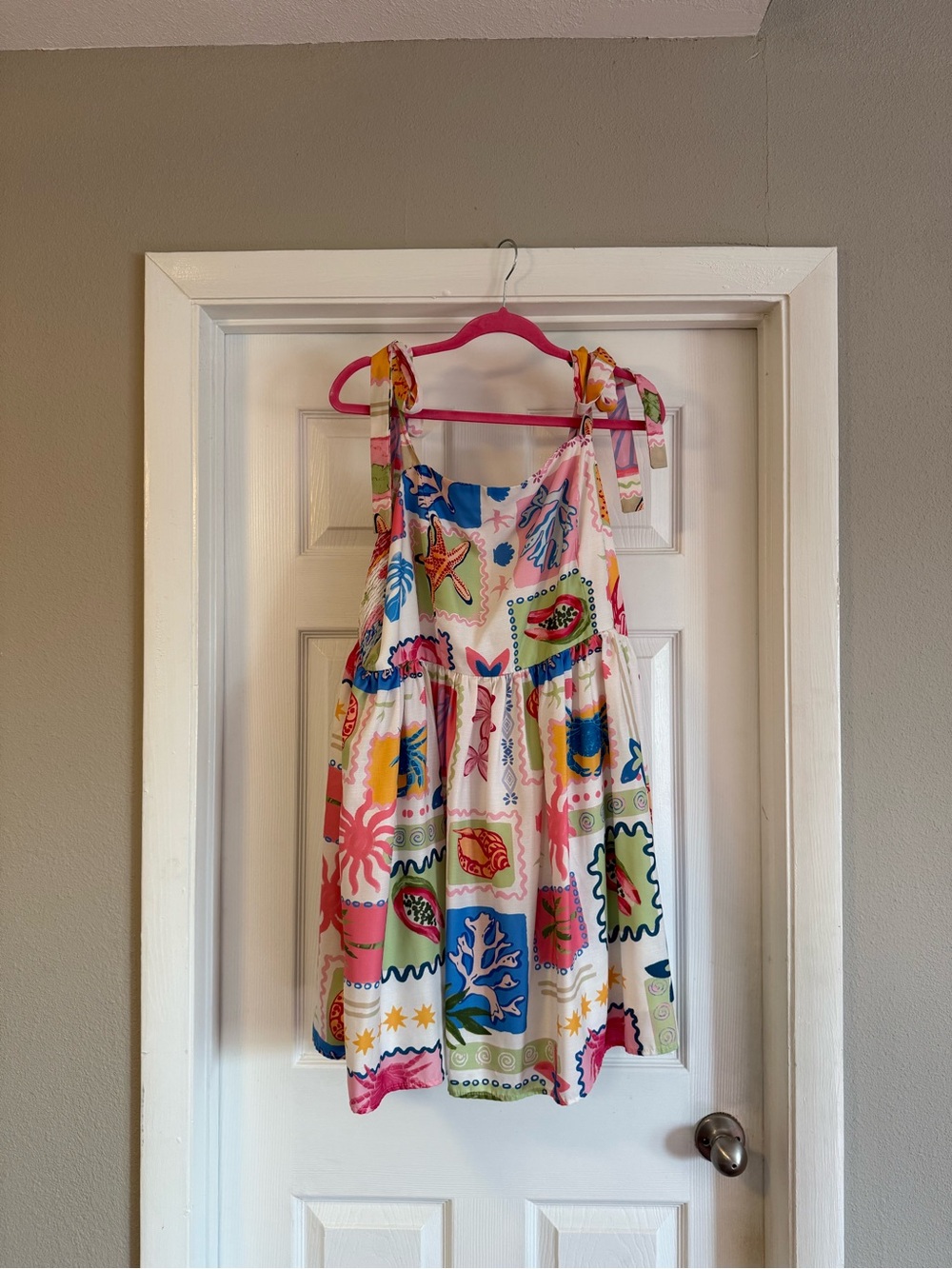 SHEIN, 4x. Colorful Seashell Print Tie-Shoulder Sundress